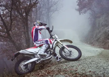 Bimota entra no enduro com nova máquina de competição: Conheça a BX450