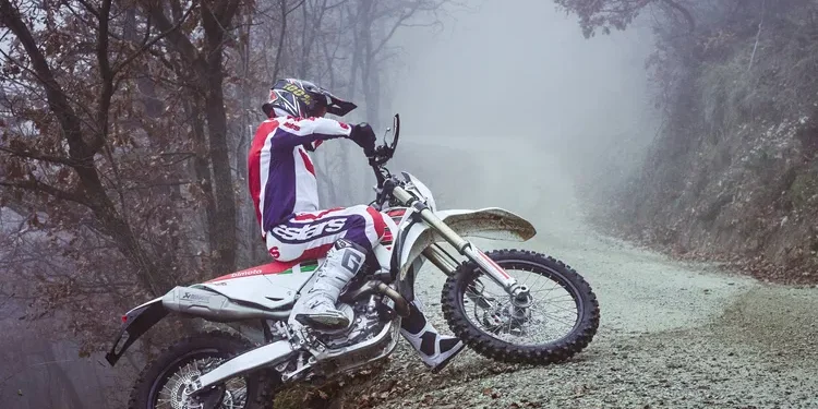 Bimota entra no enduro com nova máquina de competição: Conheça a BX450