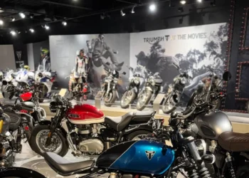 Triumph moderniza a Factory Visitor Experience com nova plataforma digital