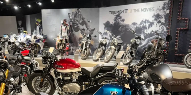 Triumph moderniza a Factory Visitor Experience com nova plataforma digital