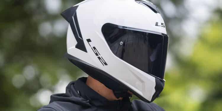LS2 apresenta RAPID III: Capacete integral urbano com foco no conforto e funcionalidade a preço acessível