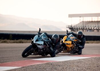 Triumph Daytona 660 recebe melhorias técnicas e novo visual para 2026
