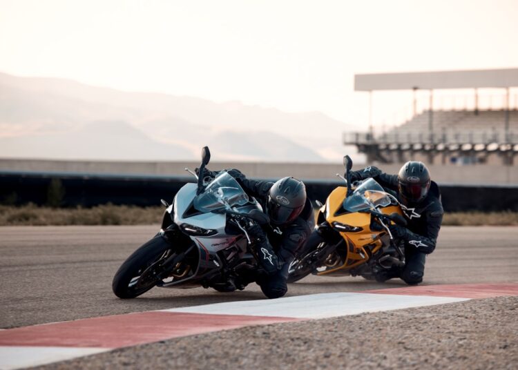 Triumph Daytona 660 recebe melhorias técnicas e novo visual para 2026