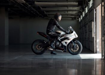 Vídeo: Conheça em detalhe a novíssima Triumph Daytona 660