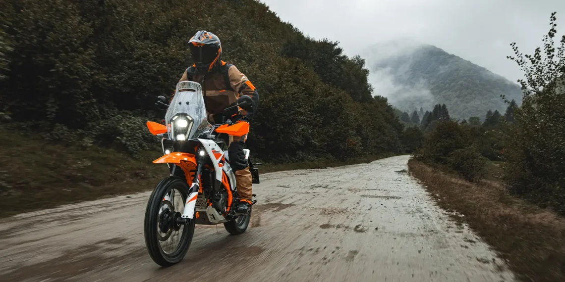 KTM 390 Adventure 2026: A versátil trail de aventura leve com capacidades surpreendentes