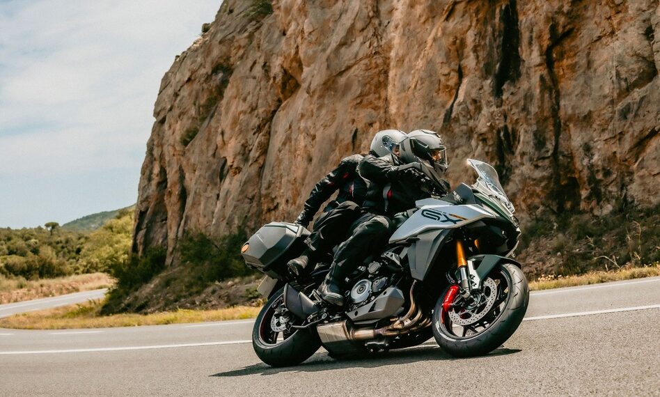 Suzuki lança campanha com malas incluídas para a GSX-S1000 GX