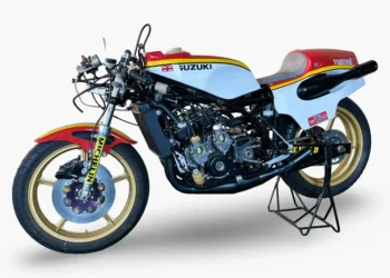Suzuki RG500 XR14 campeã do mundo com Barry Sheene vai a leilão sem reserva