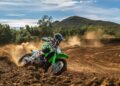 A ponte ideal para as motos de motocross de tamanho completo: Eis a Kawasaki KX112
