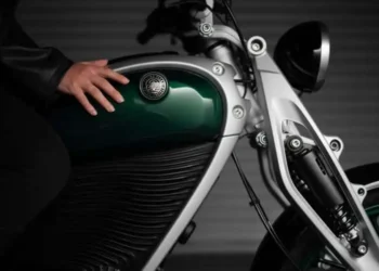 Royal Enfield Flying Flea C6 aproxima-se da produção após novos testes em estrada