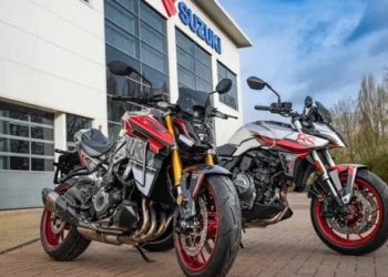 Suzuki GSX-S1000 e GSX-8S recebem novos kits gráficos para 2026