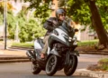 Yamaha Tricity 300: Mobilidade urbana com três rodas, mais tecnologia e opção de airbag