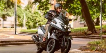 Yamaha Tricity 300: Mobilidade urbana com três rodas, mais tecnologia e opção de airbag