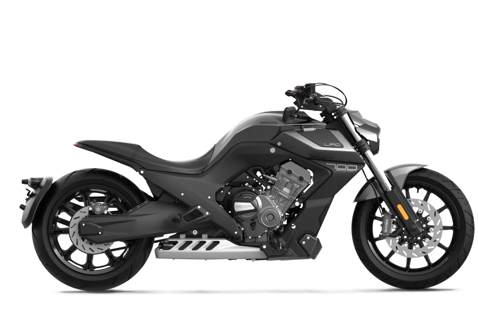 A LFC700 Pro, a maior da gama vendida em Portugal, com o quatro cilindros em linha de 700 cc