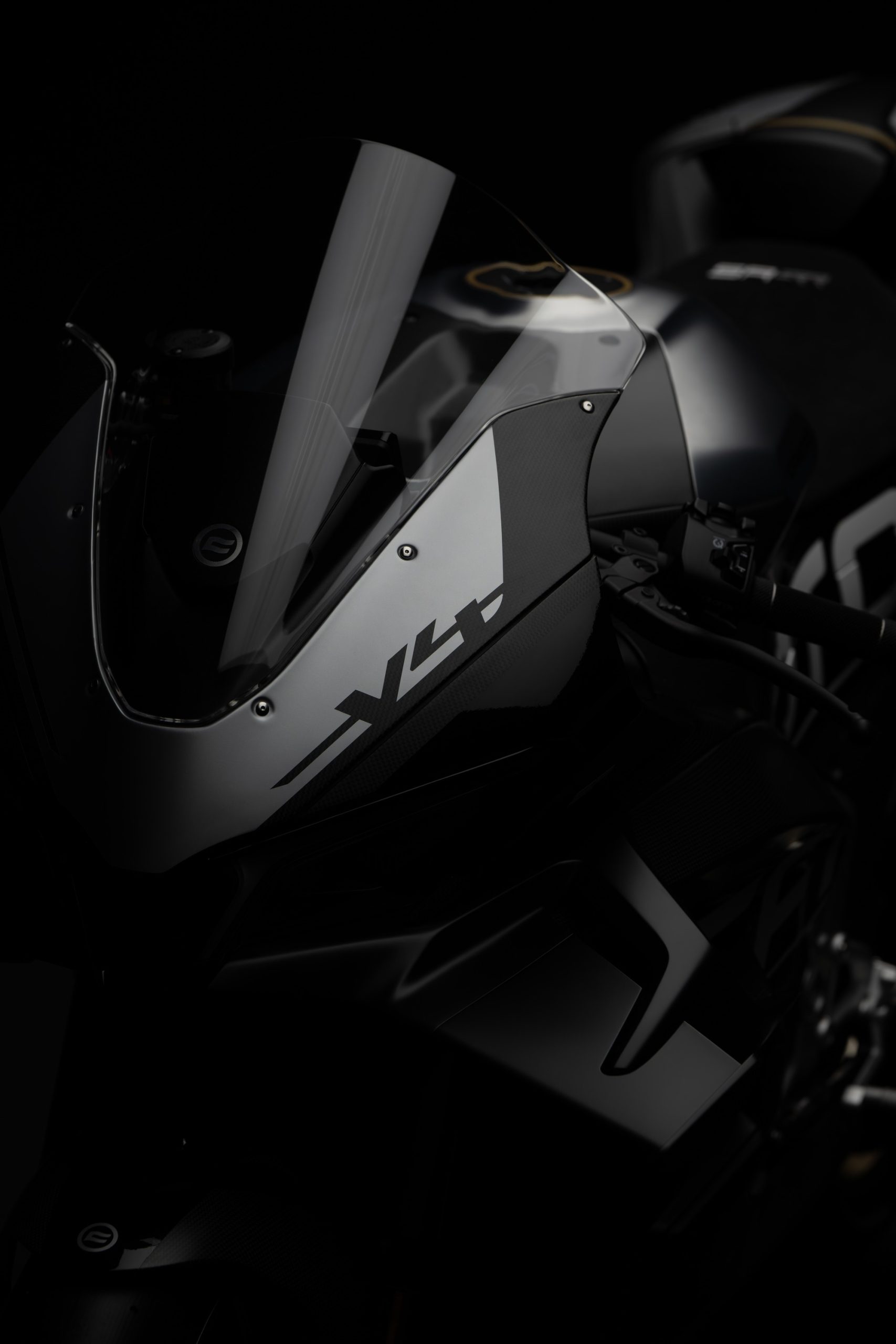 Um pormenor da V4 SR-RR, numa fotografia oficial de estúdio da CFMoto.