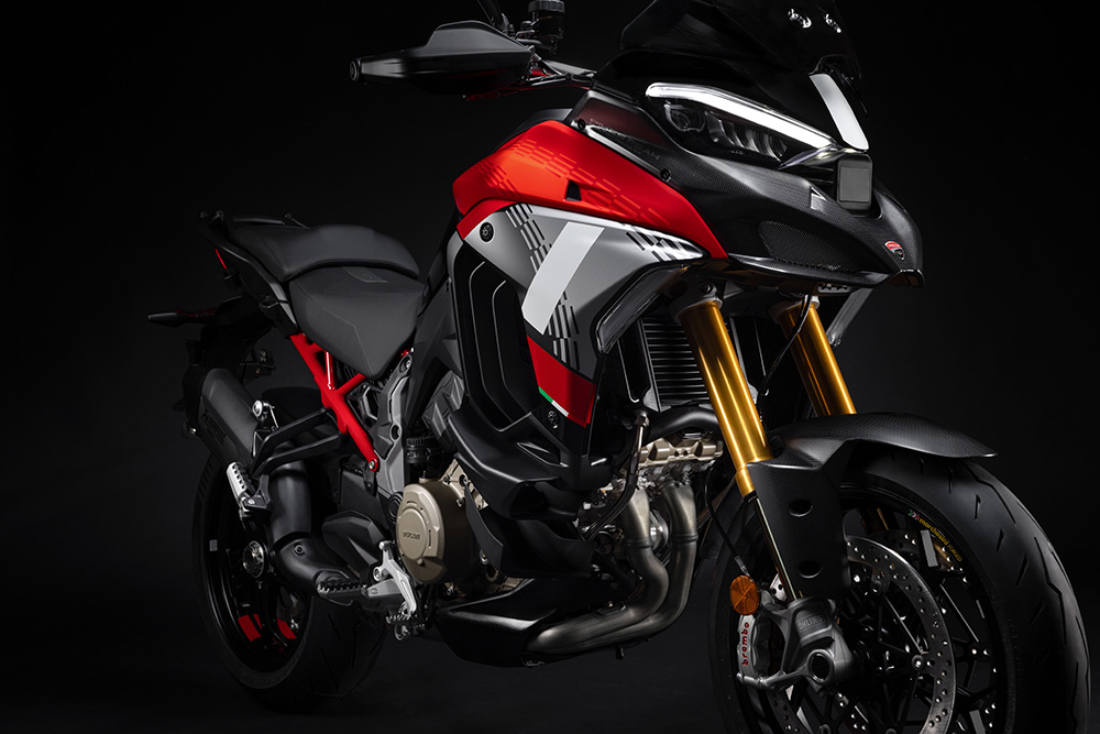 Pormenor da Multistrada V4 Pikes Peak; o V4 Granturismo de 1158 cc e 170 cv mantém-se sem alterações.