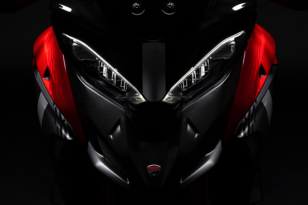 Pormenor da Pikes Peak numa fotografia oficial da Ducati Portugal, ainda com a decoração anterior.