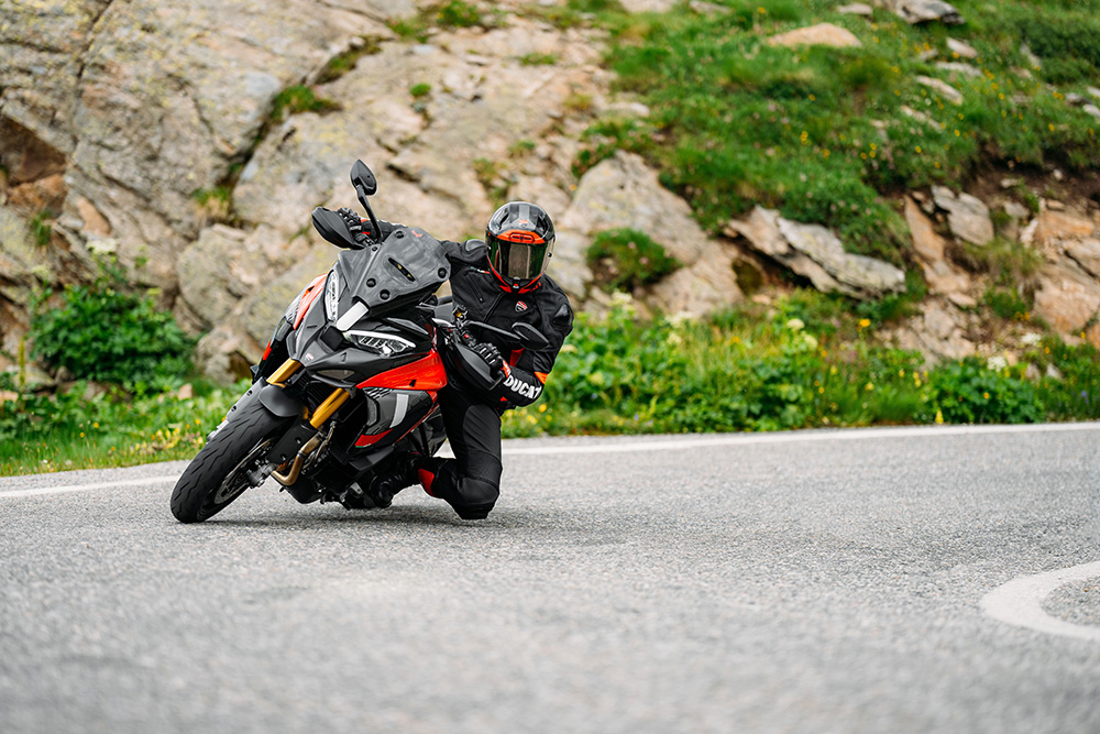 A trail desportiva de Borgo Panigale na estrada; em Portugal, o importador pede 31 735 euros.
