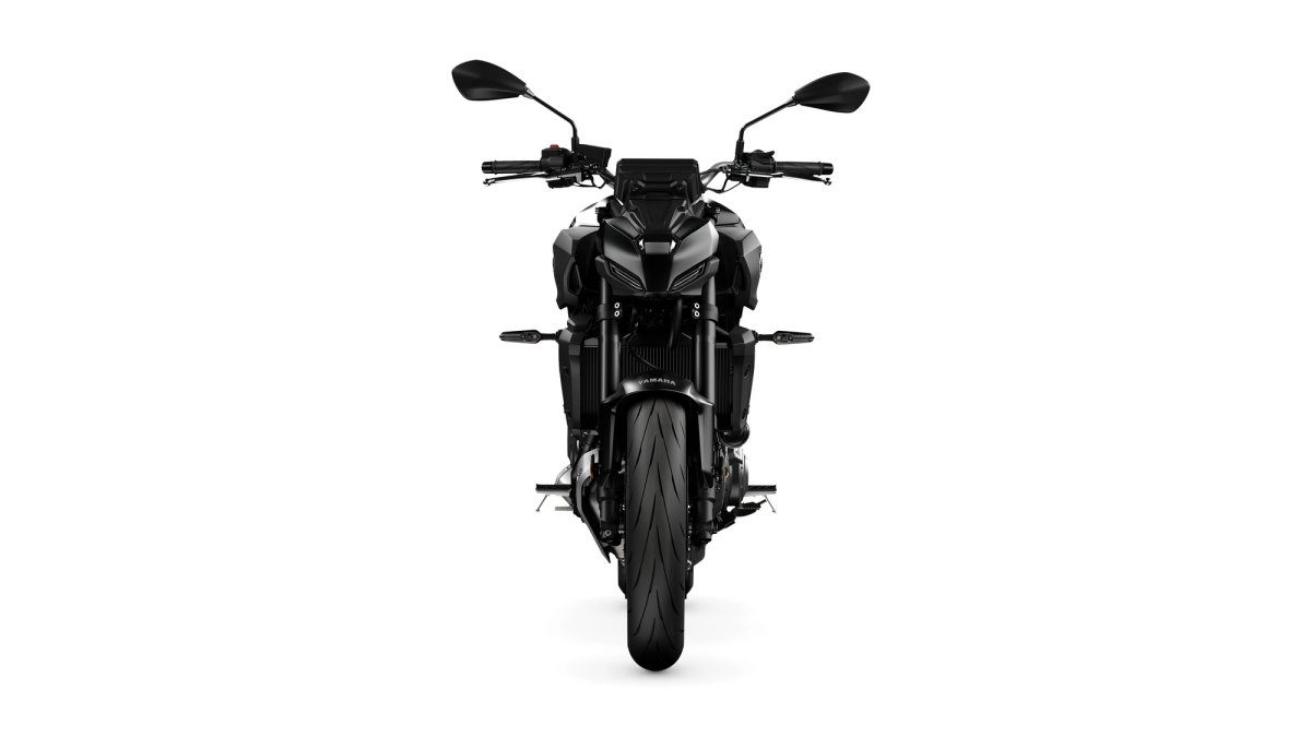 Perfil da MT-07, com o bicilíndrico CP2 à vista entre o quadro tubular de aço.