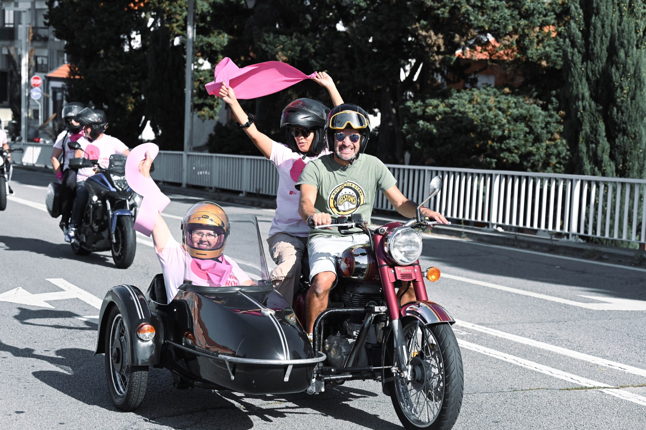 Um passeio Ride and Roses de uma edição anterior, numa fotografia da organização R.A.R.E.