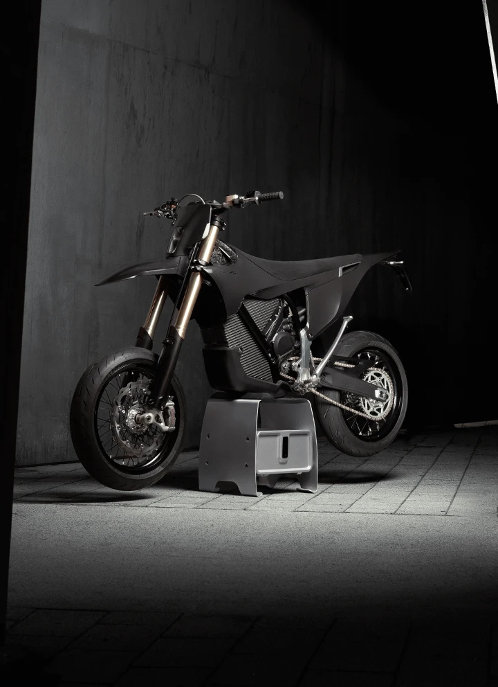 Outro ângulo da supermoto eléctrica, em imagem oficial da Stark Future.