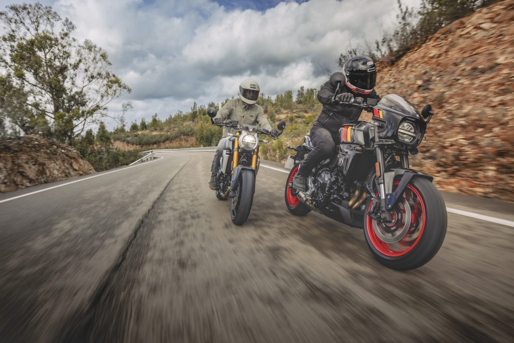 Outra das fotografias oficiais da Suzuki para a apresentação da GSX-8TT.