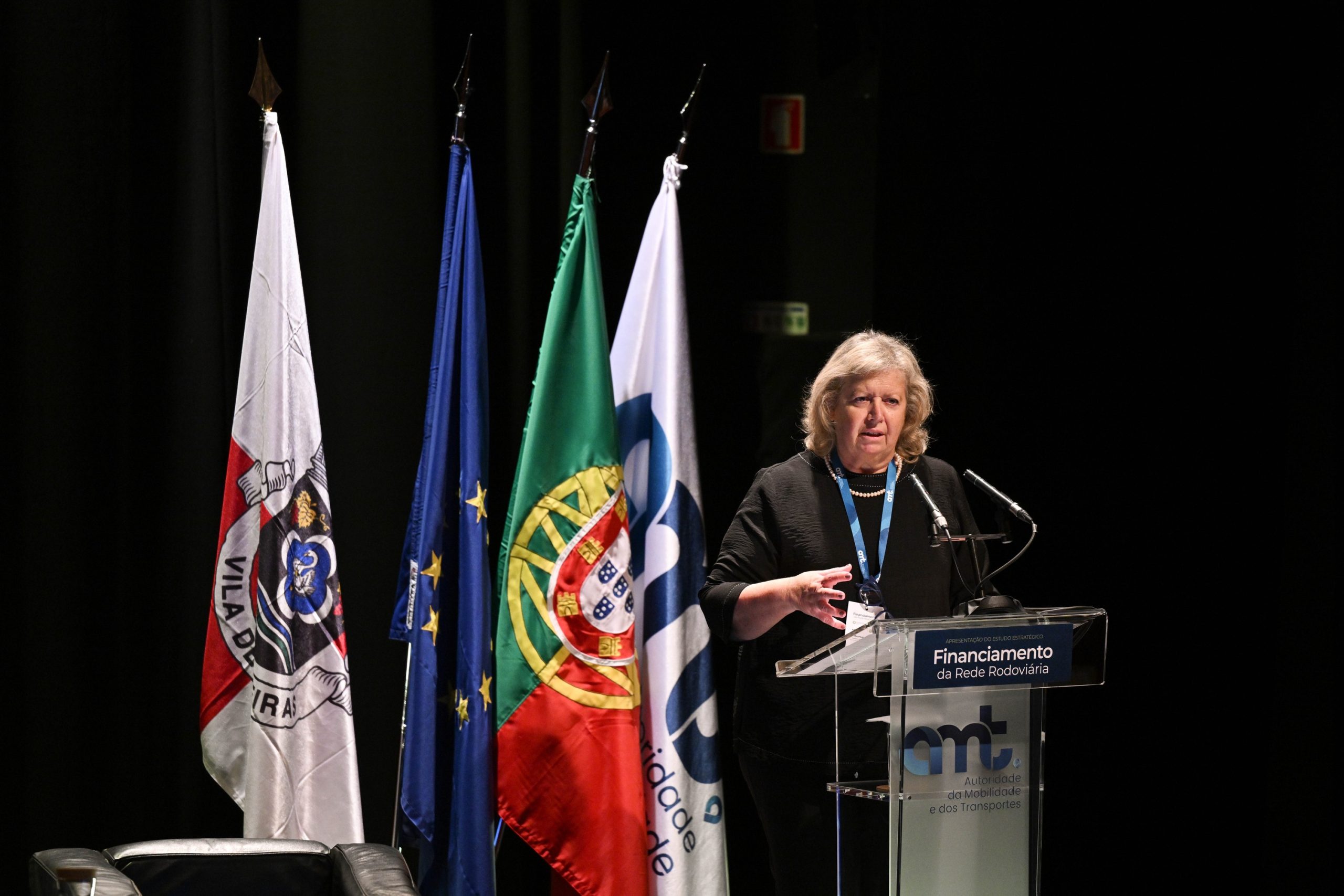 A sessão da AMT no Auditório Municipal Ruy de Carvalho, em Carnaxide