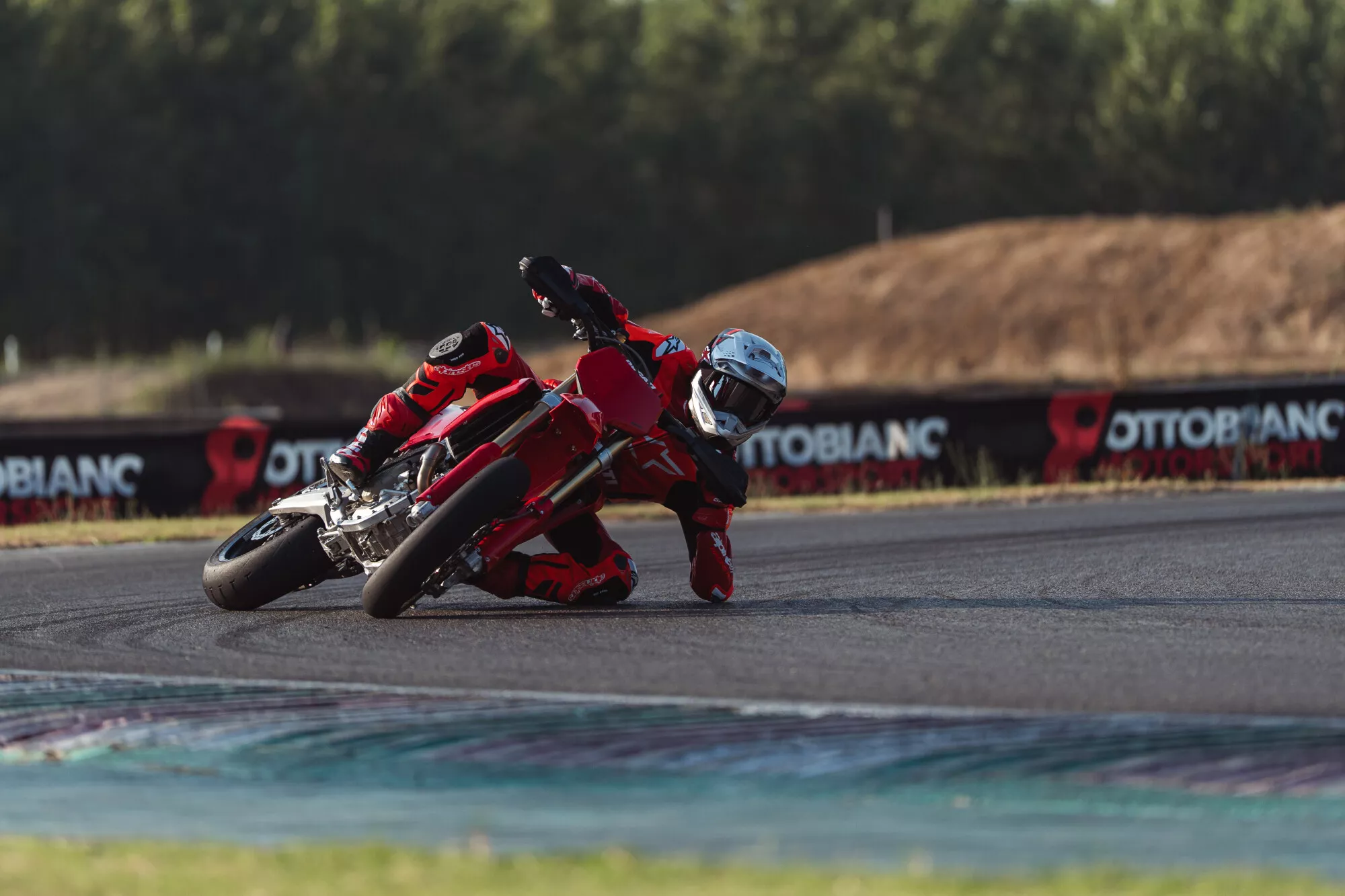 A Desmo450 SM, uma das novidades que a Ducati apresentou em 2026