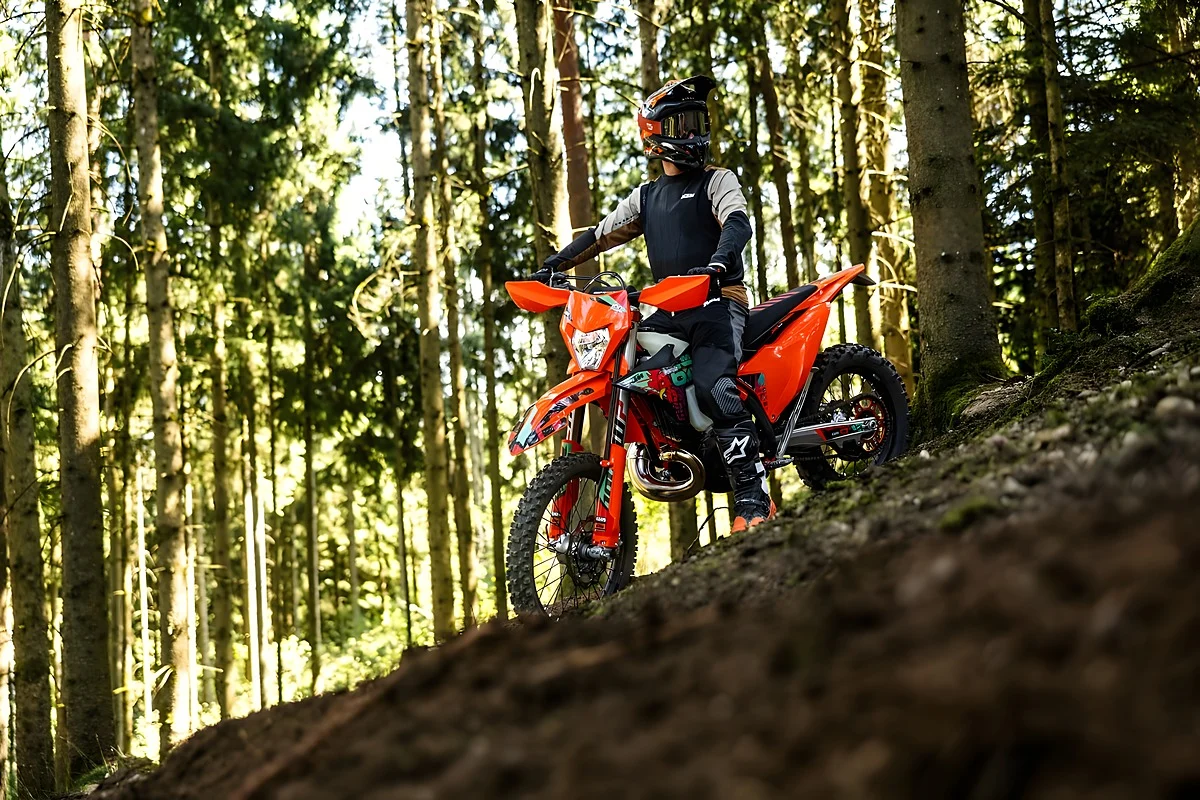 2027-ktm-exc-6days-range-02