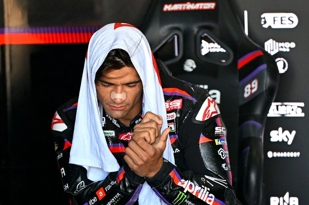 O fecho da luva pode incomodar Martín, e a Alpinestars vai alterá-la