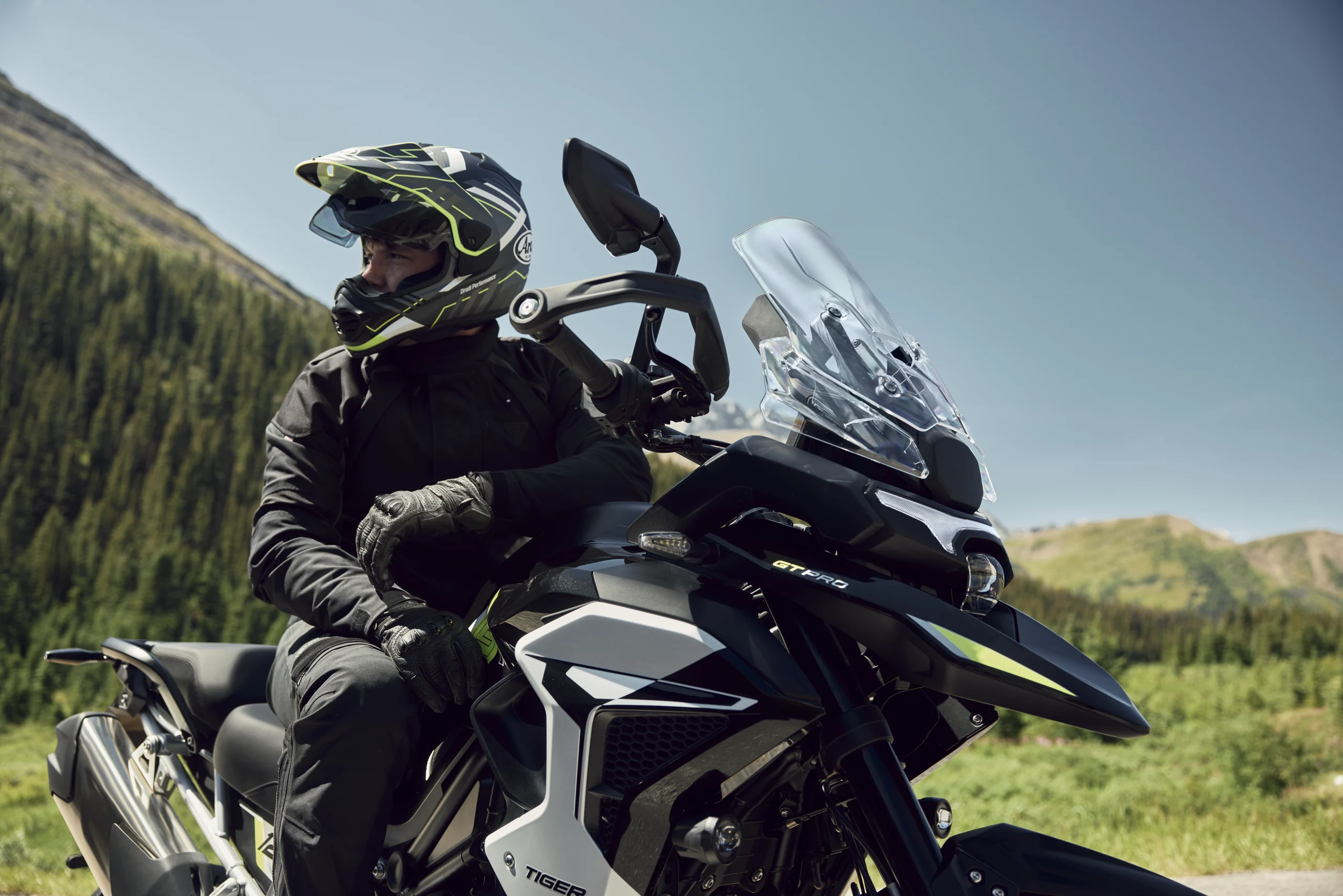 Steve Sargent explica a nova Triumph Tiger 1200: mais potência, acessibilidade e tecnologia intuitiva