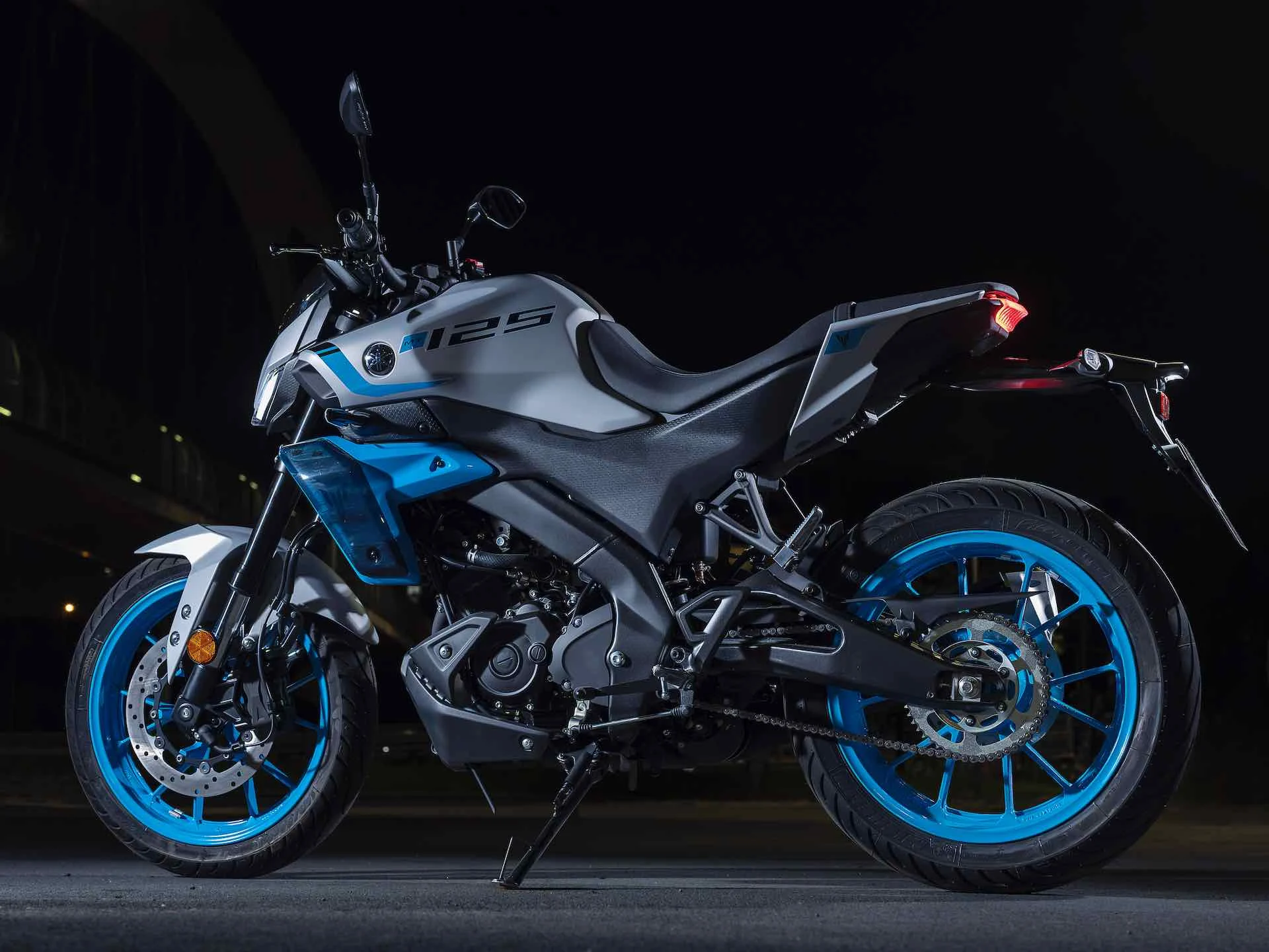 Yamaha MT-125 2027 estreia novo design e ganha navegação integrada no ecrã TFT