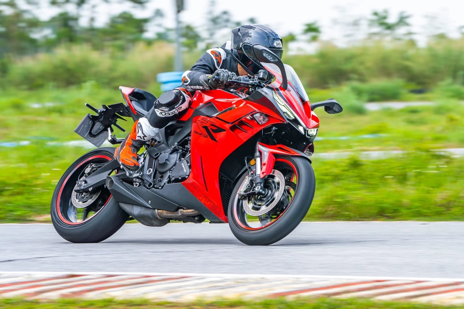 Zontes 703 RR recebe ride-by-wire, controlo de velocidade de cruzeiro e quickshifter