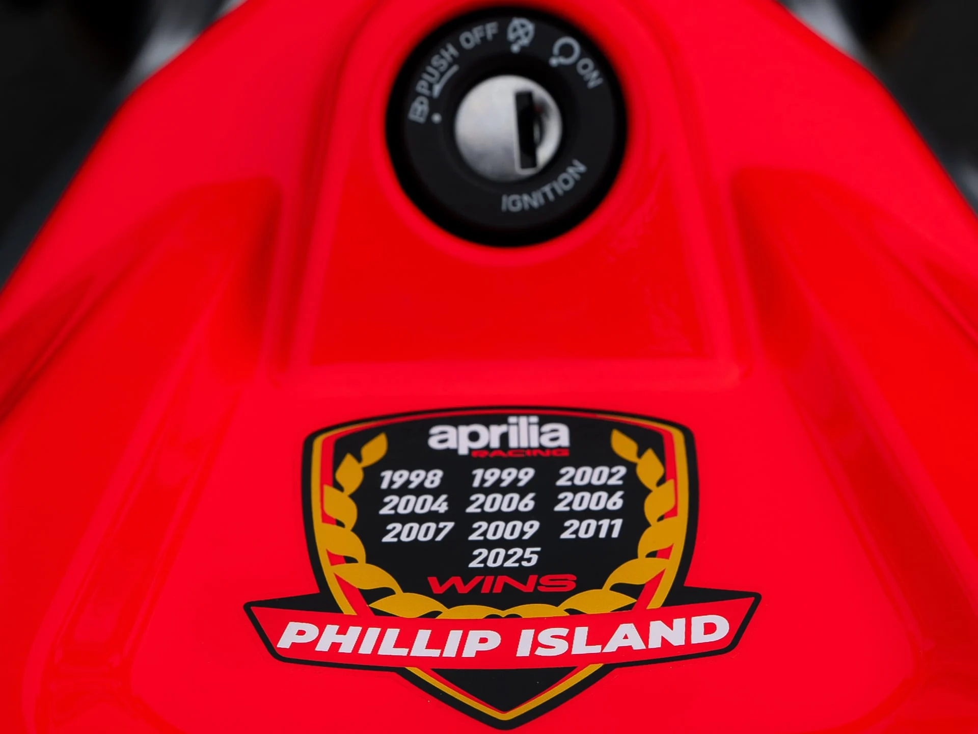 A Aprilia RS 660 Phillip Island Tribute, com a decoração exclusiva da edição.