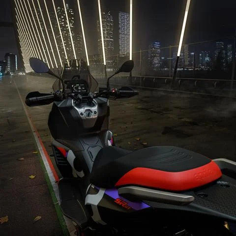 Aprilia SR GT 400, fotografia oficial da scooter.