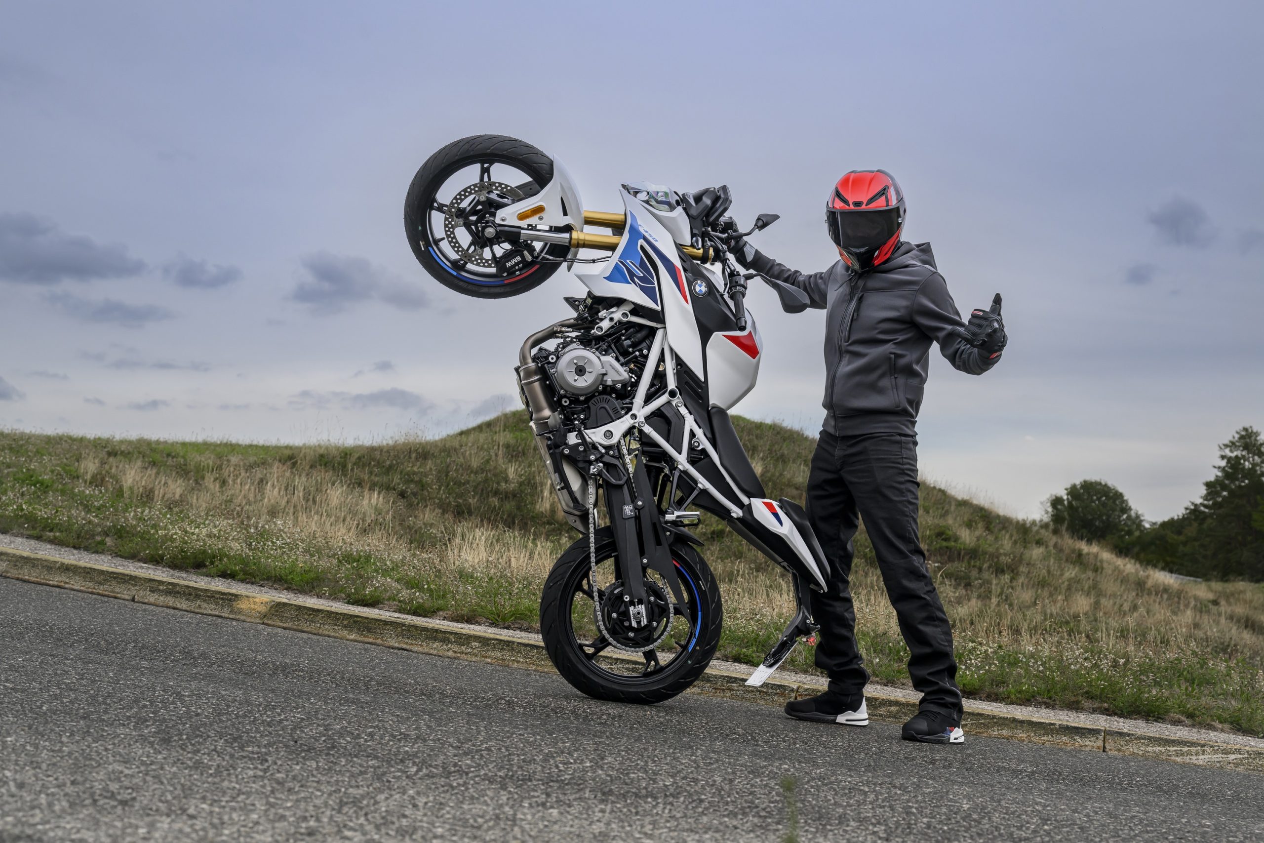 BMW F 450 R, da sessão oficial de apresentação.