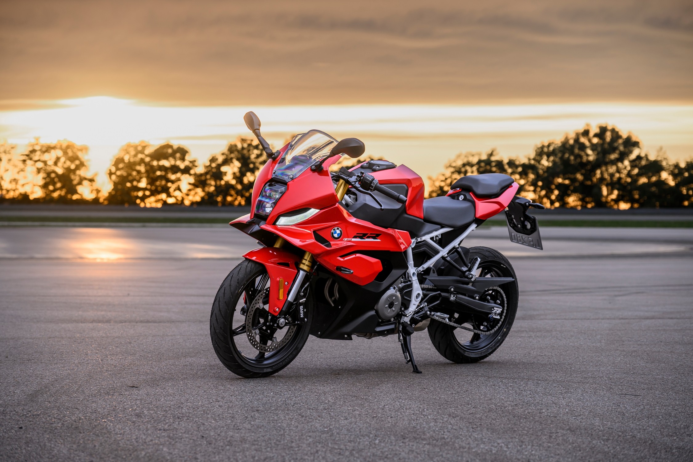 A BMW F 450 RR, numa fotografia oficial da BMW Motorrad.