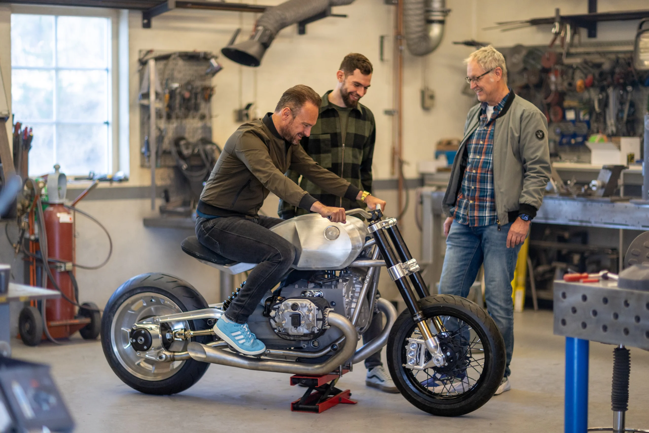 A BMW R20 concept de 2024, numa fotografia oficial da BMW Motorrad.