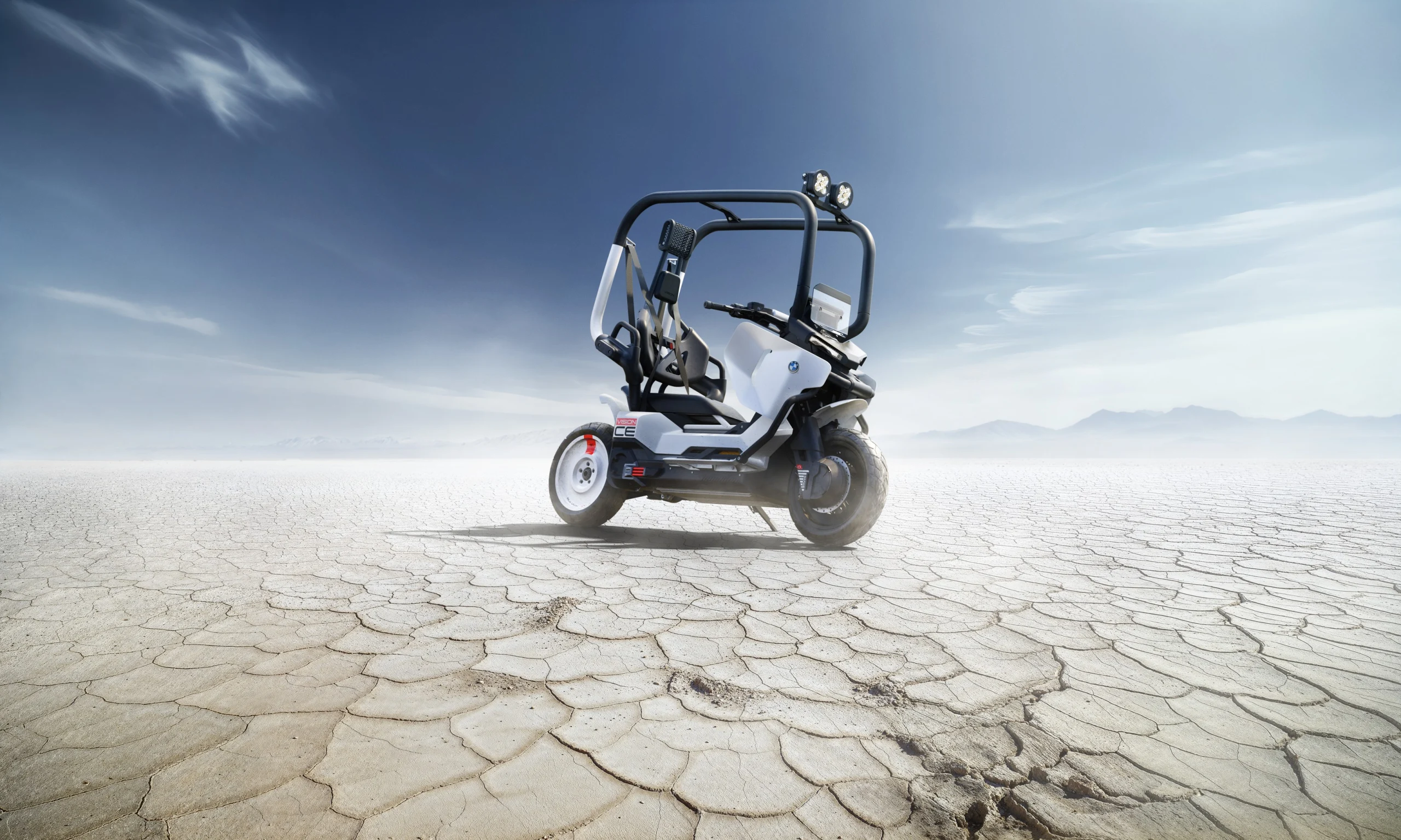 A BMW Vision CE fica de pé sem andar!