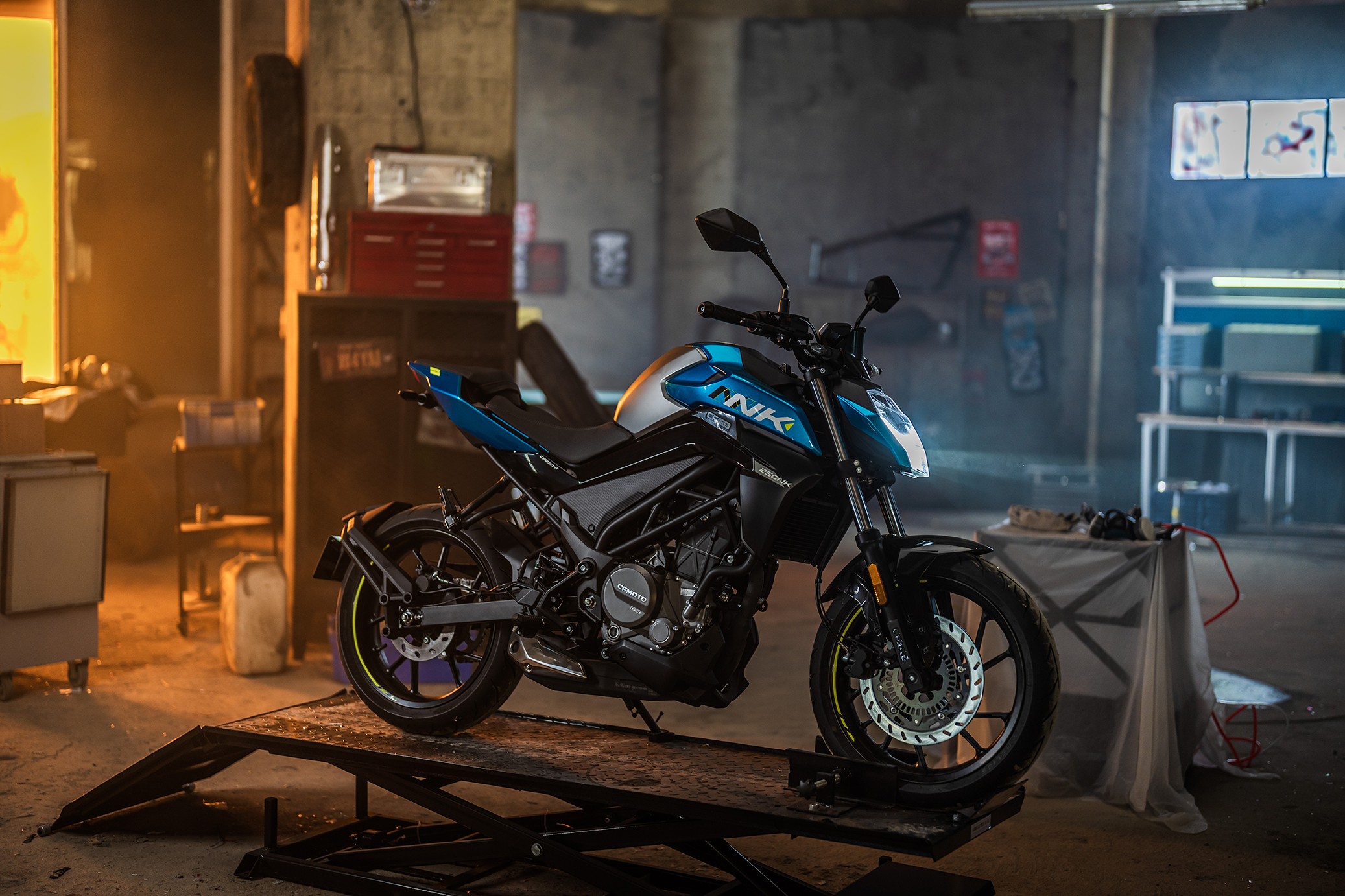A CFMOTO 250NK, modelo referido no artigo sem dados que o liguem ao crescimento anunciado.