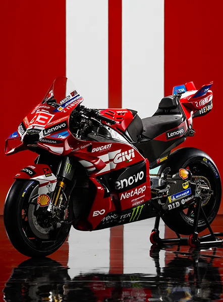 A Ducati Desmosedici GP26 de 2026, numa imagem oficial da apresentação da equipa. Não confirma os componentes da moto usada no contacto.