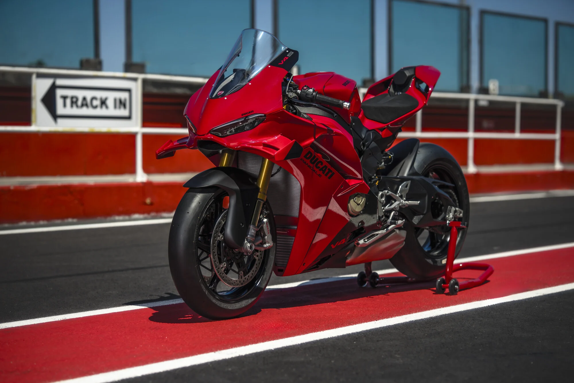 Em 9 anos, a Ducati Panigale V4 ganhou só 4 cv e muito mais controlo