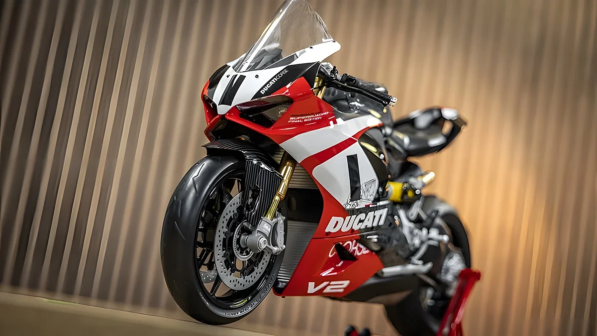 hk124_ducati_lifestyle_8