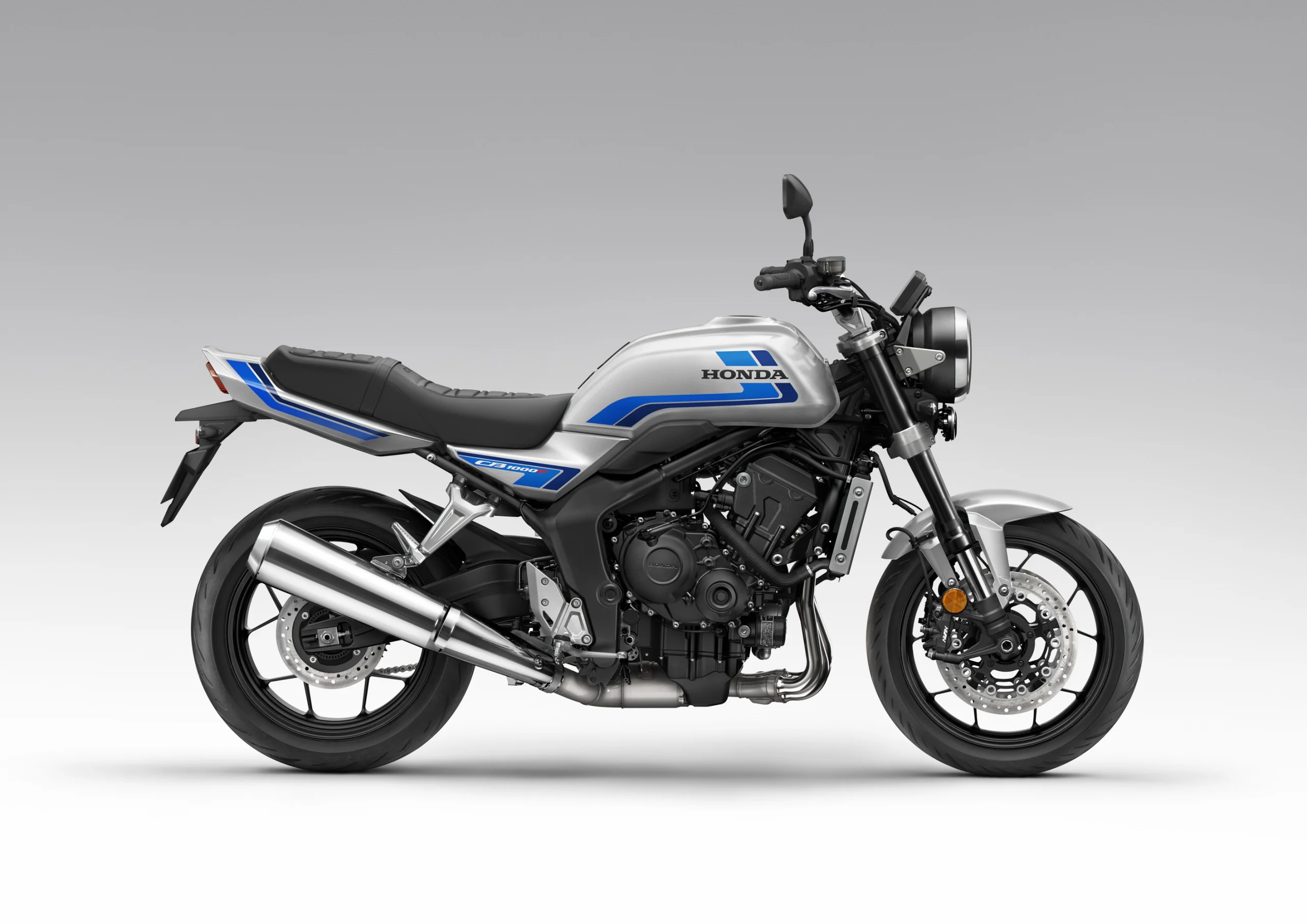 A Honda CB1000F senta mais baixo do que a Hornet