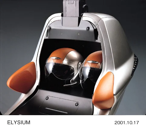 Honda Elysium de 2001, com espaço de arrumação.