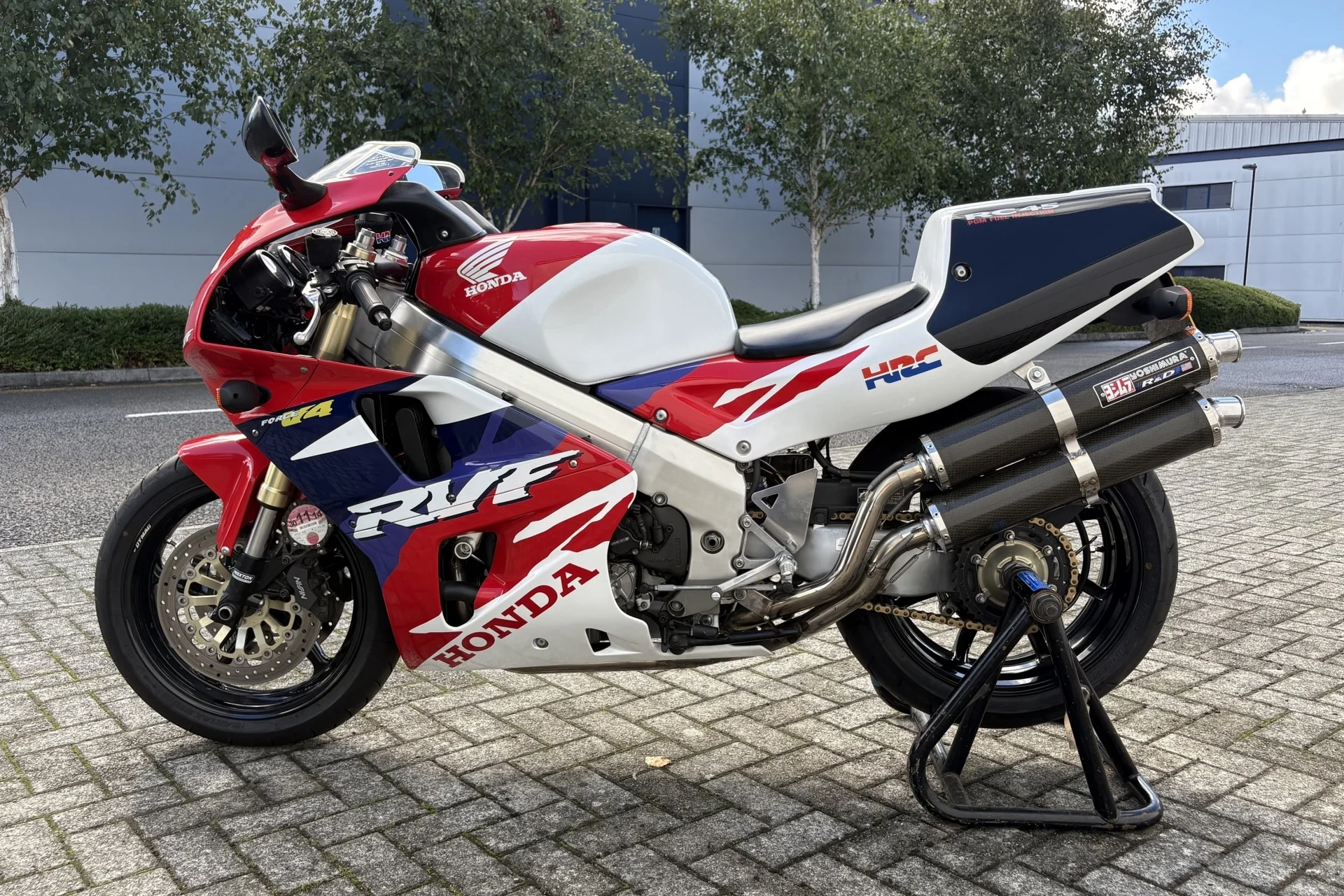 Uma Honda RC45 ligada à Castrol vai a leilão em Solihull