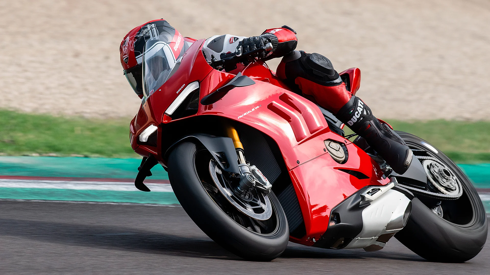 Na imagem, o Ducati Panigale V4, numa fotografia oficial da Ducati.