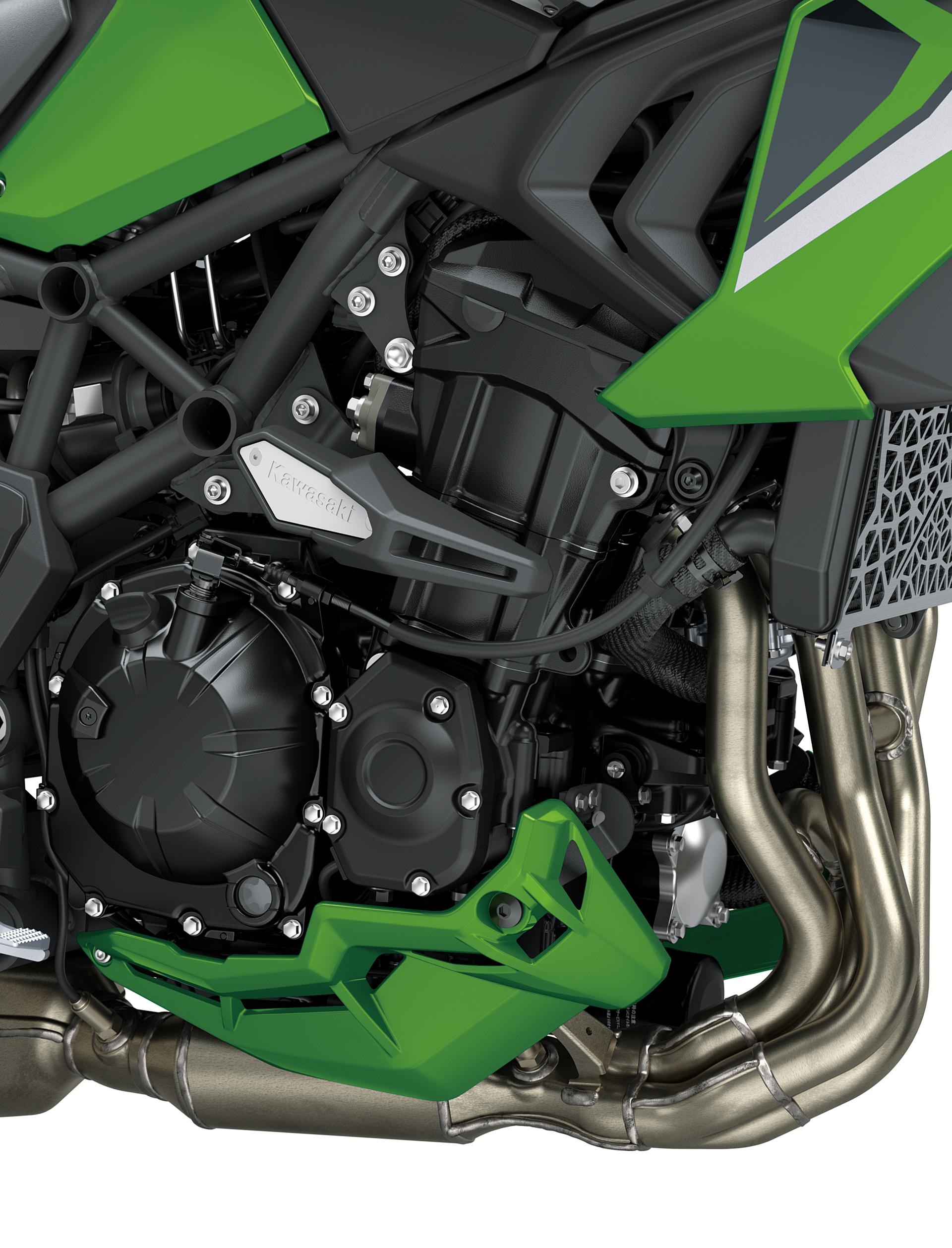 Kawasaki Versys 900 SE de 2027, pormenor do tetracilíndrico em linha de 948 cc, da galeria oficial da Kawasaki.