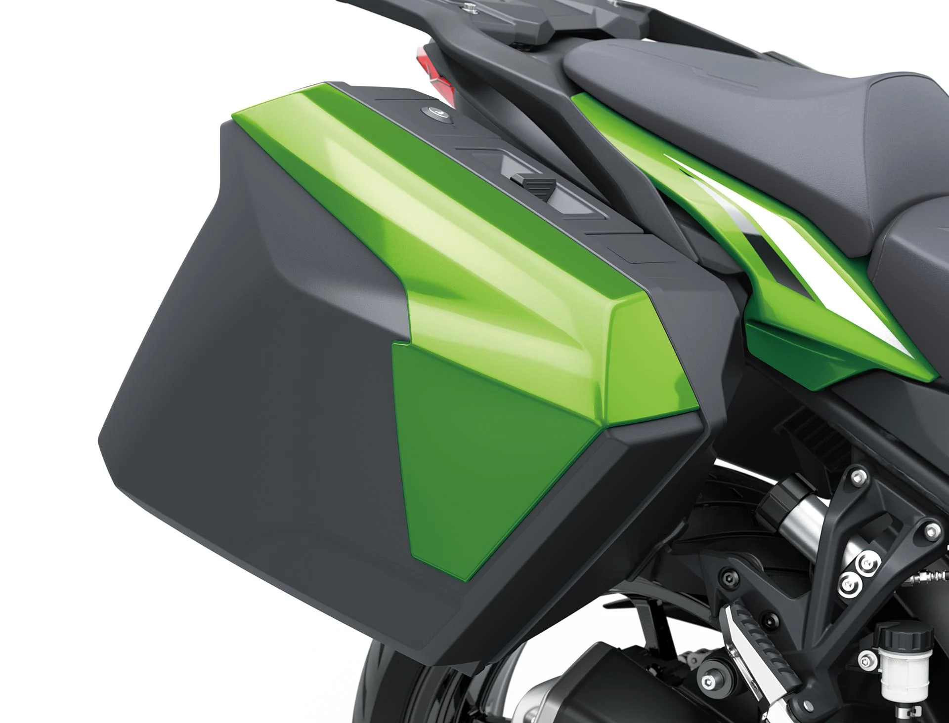 A Kawasaki Versys 900 SE de 2027, com o equipamento mostrado pela marca.
