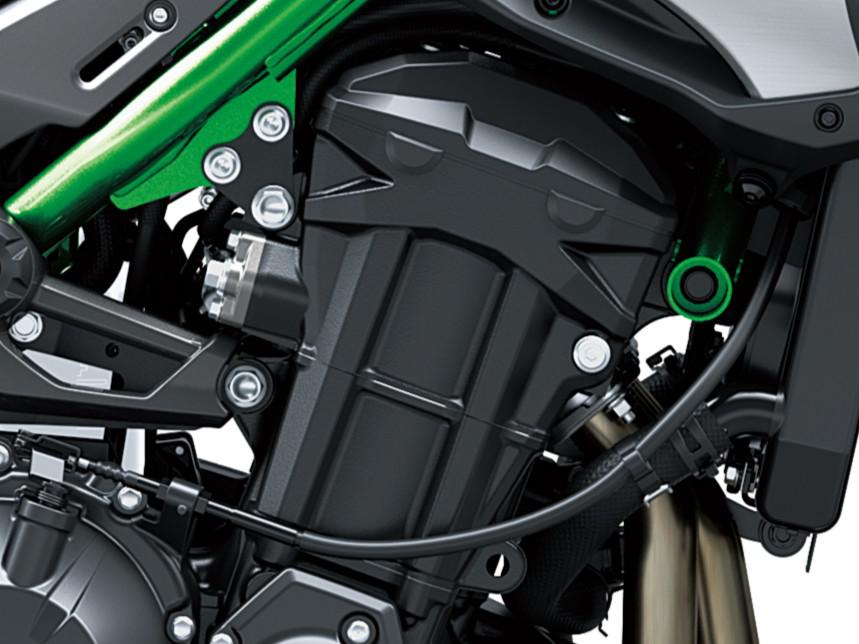 Kawasaki Z900 SE de 2026, com o motor de quatro cilindros em linha.