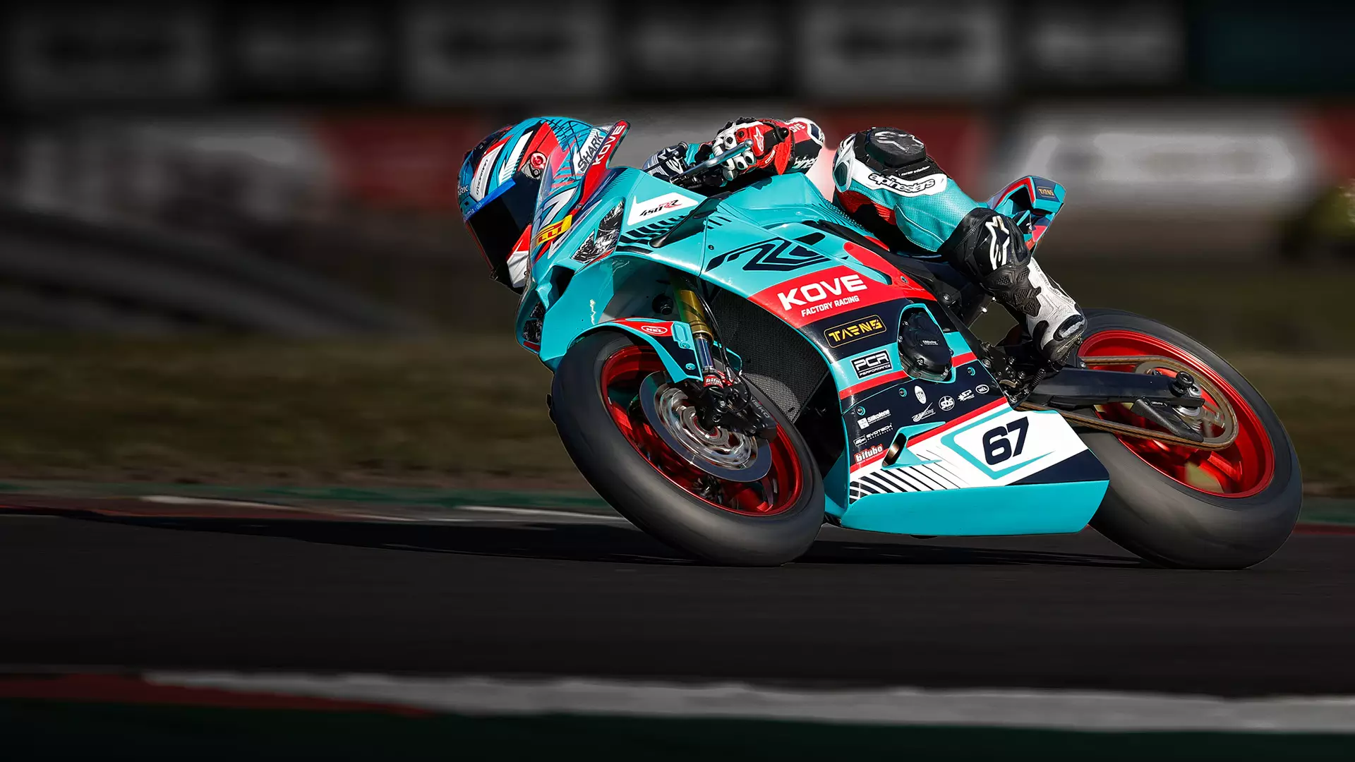 A KOVE 450RR, numa fotografia oficial da marca.